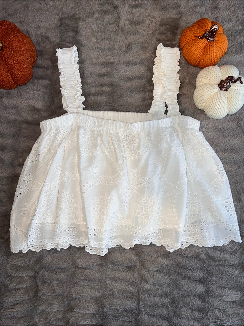 ARULA White Ruffle Tank Cropped - Picture 2 of 3